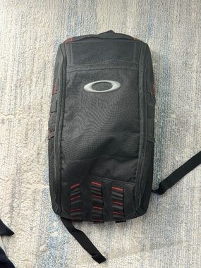 Oakley Extractor Sling Bag Black/Red
